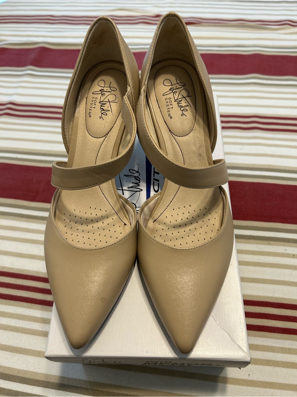 Life Stride Women's Tan Pointed-Toe Crisscross Mid-Heel Pumps - Picture 2 of 8